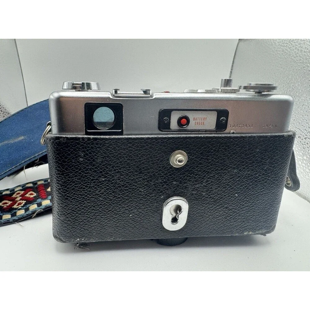 Yashica Electro 35 GS Camera Rangefinder 35mm Film Camera 45mm f/1.7 UNTESTED